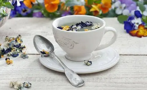 Анютины глазки из сушеных цветков