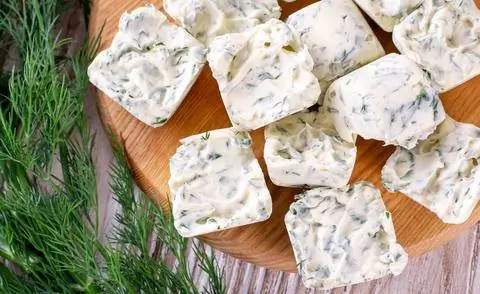Травяное масло с укропом Травяное масло с укропом