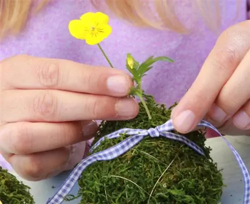 Украшаем моховое яйцо