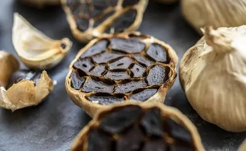 Черный чеснок