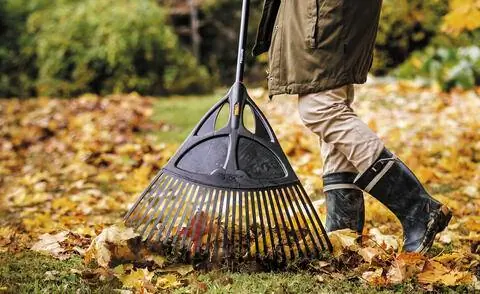 Сверхширокие грабли для листьев от Fiskars