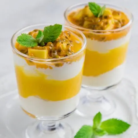Десерт с маракуйей