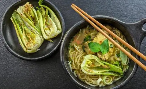 Куриный суп с пак-чой