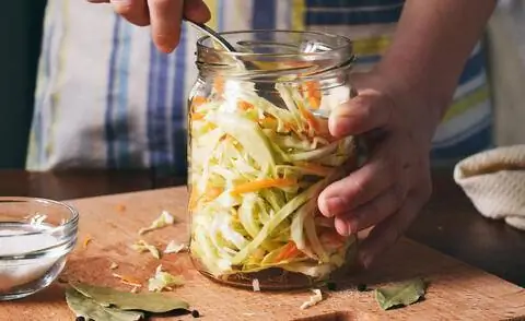 Квашеная капуста в стакане