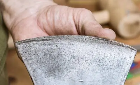 Тупое лезвие топора