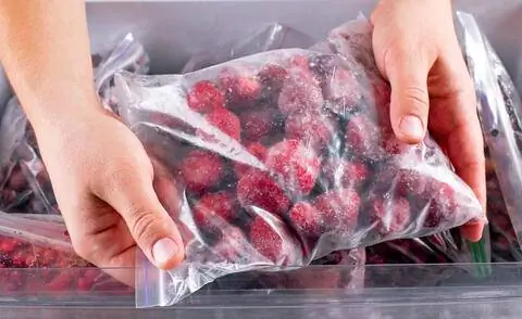 Клубника в пакете для заморозки