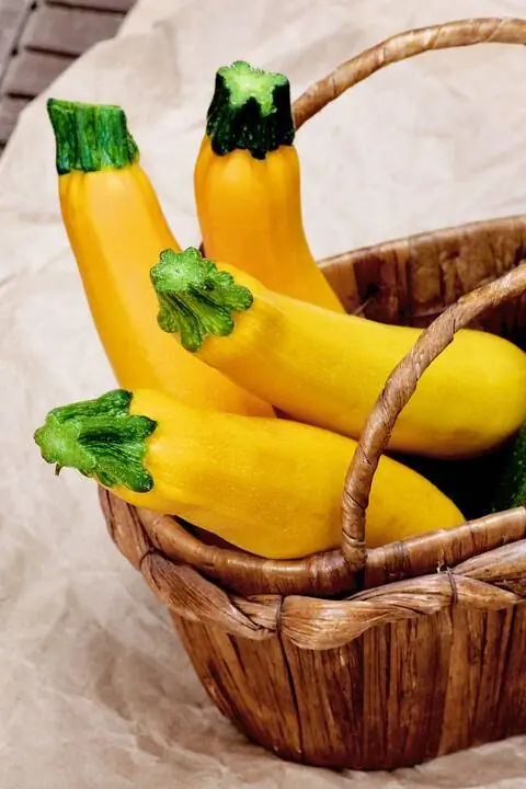 Кабачки в корзине