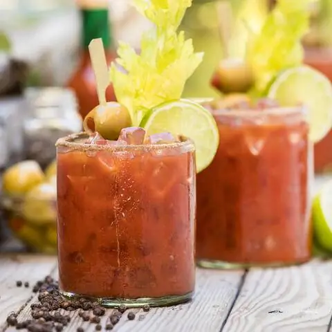 Кровавая Мэри: томатный сок с водкой