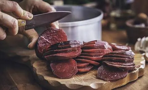 Нарезать свеклу