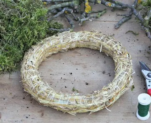 Соломенная заготовка для венка из мха