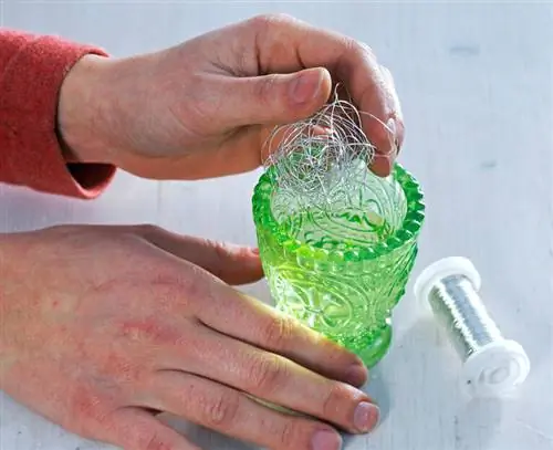 Подснежники - наполнить стакан серебряной проволокой