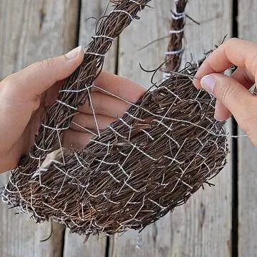 Сделайте корзинку из длинных прядей