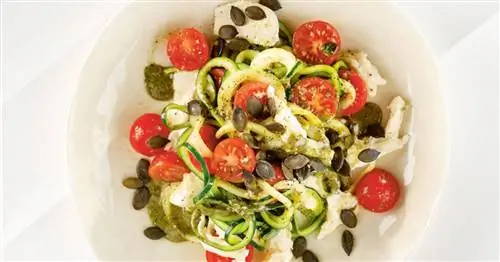 Zoodles с соусом из тыквенных семечек