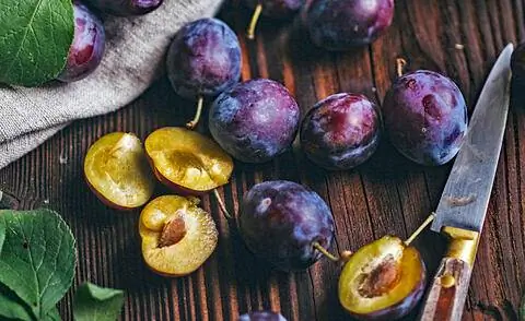 Целые и разделенные сливы Целые и разделенные сливы