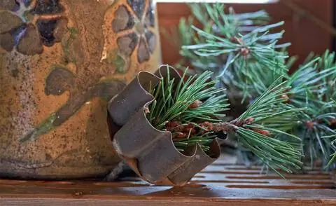 Новогодние украшения из старых формочек для выпечки