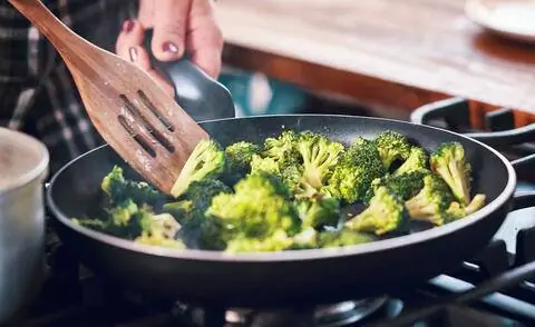 Тушеная брокколи