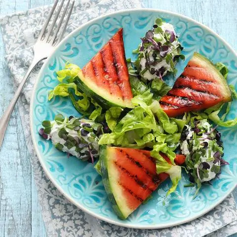 Арбуз на гриле с рикоттой