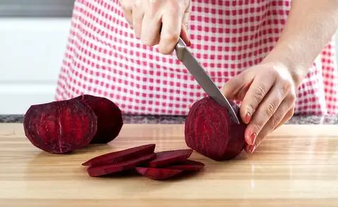 Нарезать свеклу