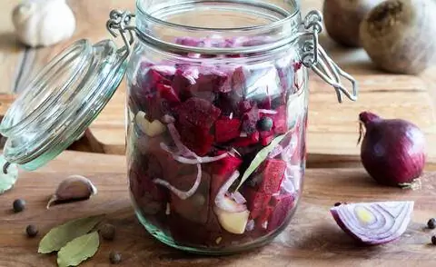 Маринованная свекла с луком