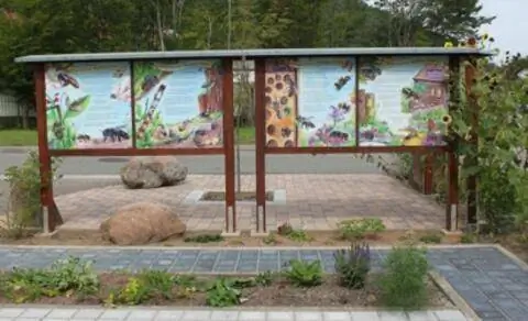 Информационная панель о пчелах