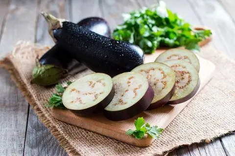 Нарезанный баклажан