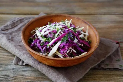 Салат из капусты с красной капустой