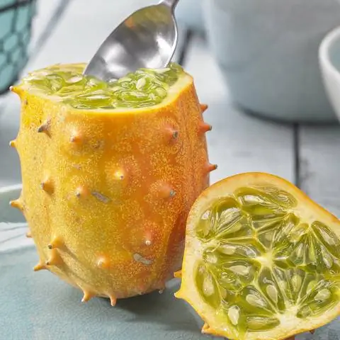 Выньте рог огурца и кивано