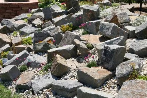 Альпинарий с валунами