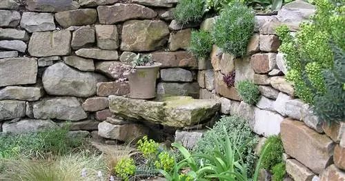 Стены из натурального камня