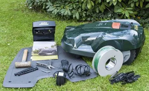 Газонокосилка-робот с аксессуарами