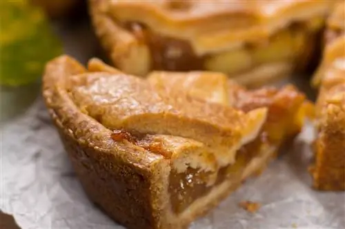Тарт с яблоками и корицей
