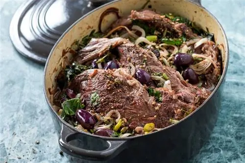 Тушеная говядина с оливками