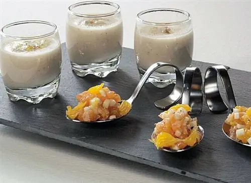 Суп из репы с кокосовым молоком и тартаром из лосося с мандарином и имбирем