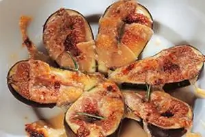 Рецепт жареного инжира с пармезаном и медом