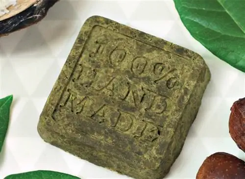 Домашний твердый питательный шампунь с растениями