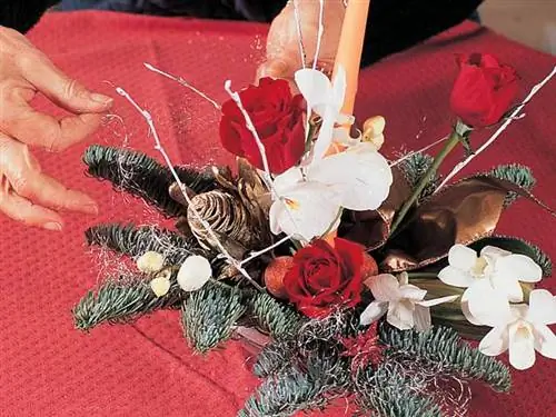 Рождественские украшения: цветочное украшение
