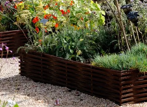 Создаем огород из стального плессиса