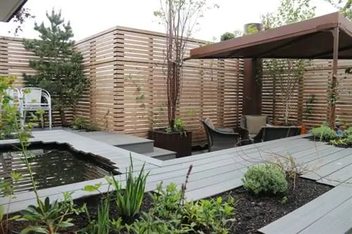 бассейн и композитное покрытие на террасе