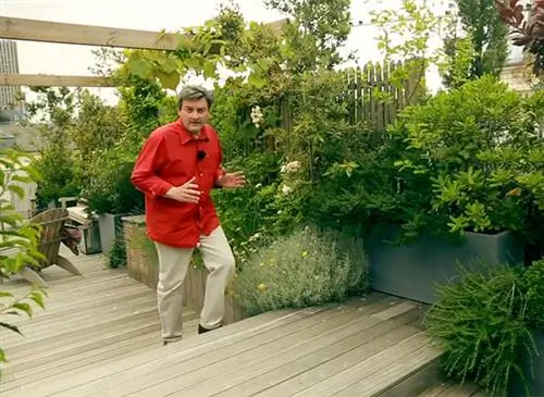 Защитите террасу от посторонних глаз