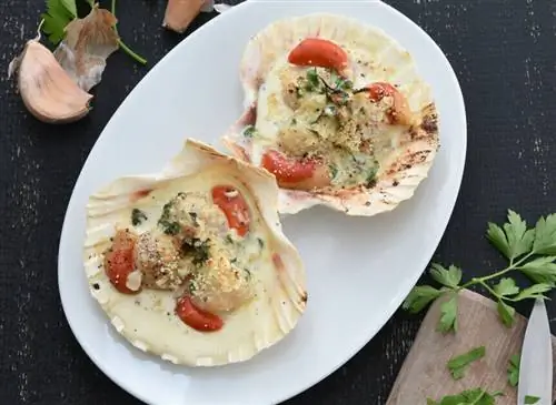 Гребешки, запеченные в сухарях