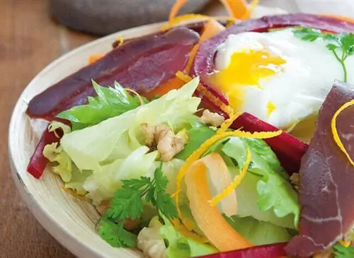 Эскарол с копченой утиной грудкой и яйцом-пашот - &copy;Philippe-Dufour-Interfel