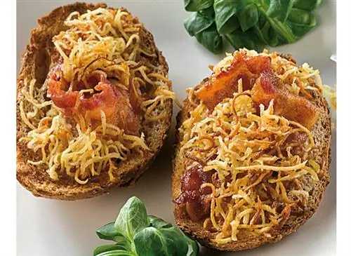Тост с пастернаком и копченой грудинкой