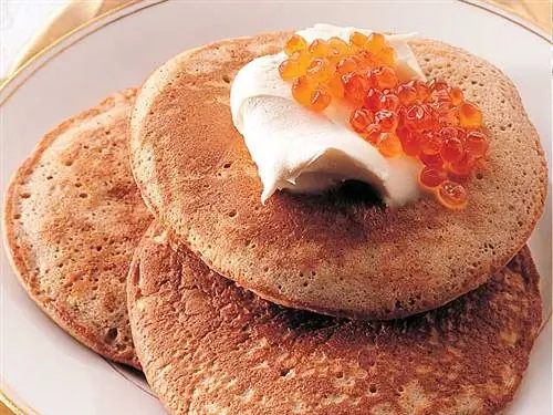 Блины с каштановой мукой и икрой лосося