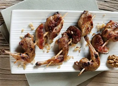 Перепелиные шашлычки с инжиром и грецкими орехами