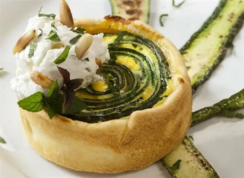 Тарталетки из кабачков со свежим козьим сыром