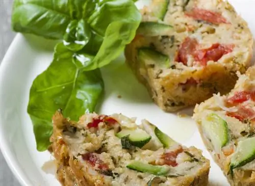 Мини-пирожные из помидоров и базилика