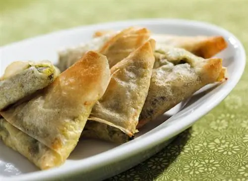 Приготовление кирпичиков из козьего сыра и шпината