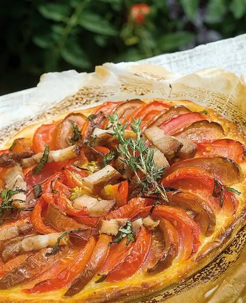 Тарт с помидорами и туренским соусом