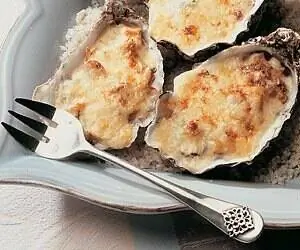 Устрицы, запеченные с Пино Шарантским