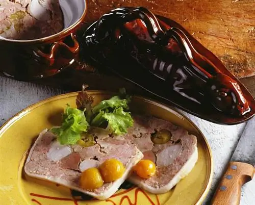 Приготовьте мясную закуску: паштет из кролика со сливами мирабель